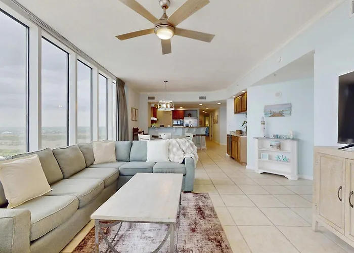 Luxurious Beachfront W Incredible Gulf View & Shared Pool Hot Tub Holiday home *