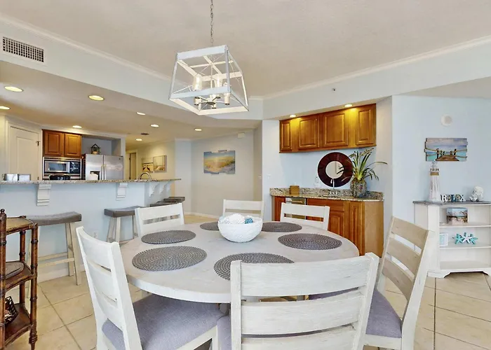 Luxurious Beachfront W Incredible Gulf View & Shared Pool Hot Tub Holiday home