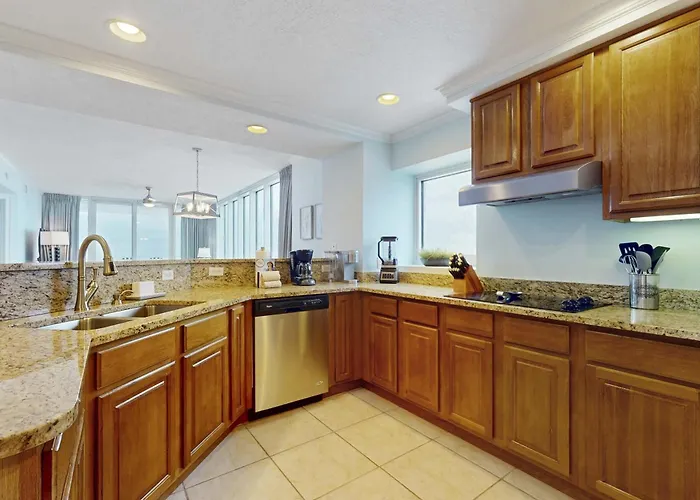 Luxurious Beachfront W Incredible Gulf View & Shared Pool Hot Tub