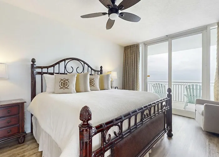 Luxurious Beachfront W Incredible Gulf View & Shared Pool Hot Tub Holiday home