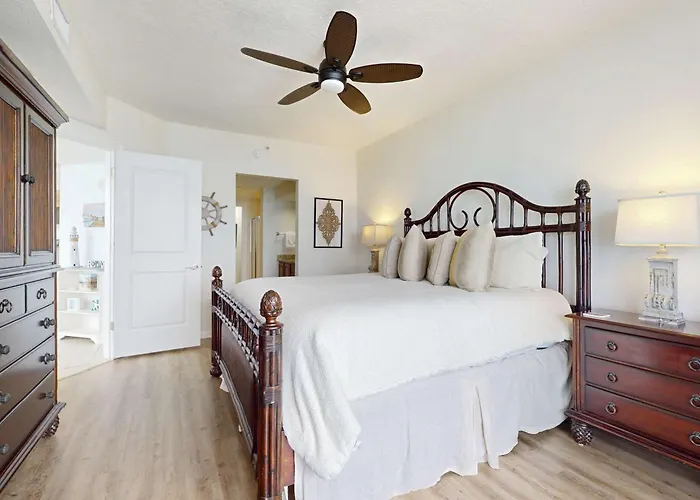 Luxurious Beachfront W Incredible Gulf View & Shared Pool Hot Tub Holiday home