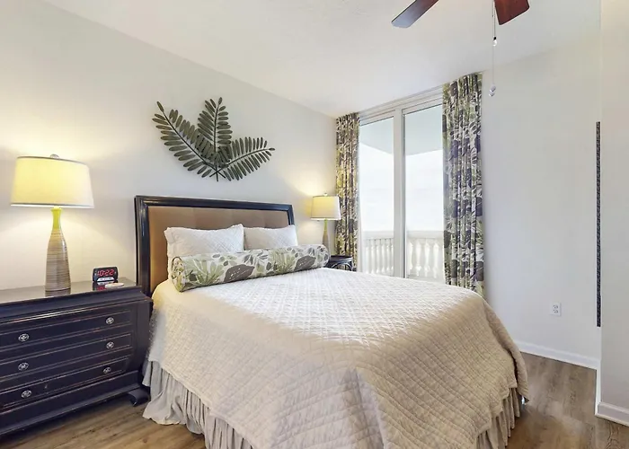 Luxurious Beachfront W Incredible Gulf View & Shared Pool Hot Tub Holiday home