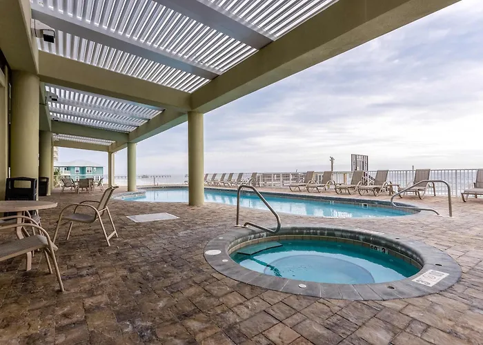 Luxurious Beachfront W Incredible Gulf View & Shared Pool Hot Tub Holiday home *